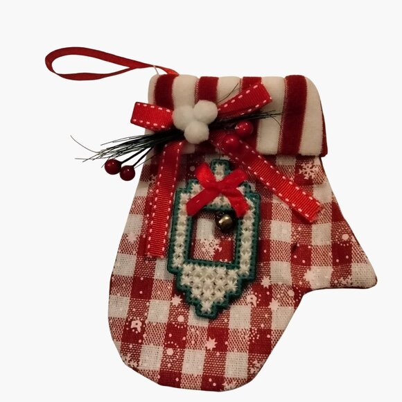 Red White Gingham Mitten Ornament Handcrafted Lamppost Pin Gift Card Holder - Picture 2 of 9